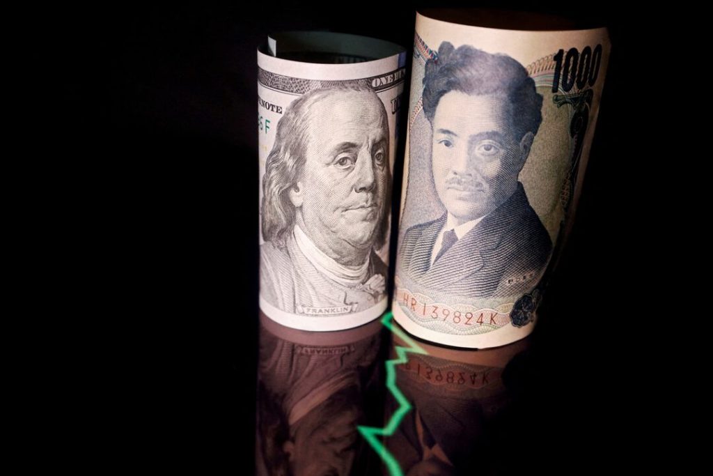 Japanese Yen Weakens Amid Interest Rate Uncertainty and Political Tensions Japanese yen notes with US dollar