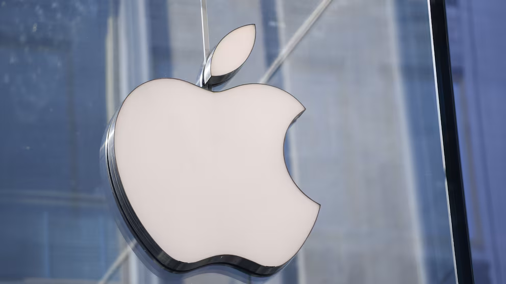 US Stock Markets Show Volatility Amid Economic Uncertainty US stock market volatility with Apple shares influencing indices